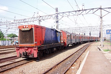 ���ʋq�ԗ��