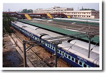 �j���[�f���[�w