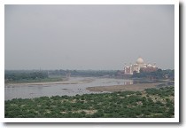 ヤムナー川とタージマハル