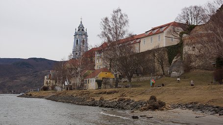 �C���@�ƃh�i�E��