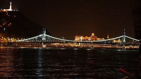 ���R����i