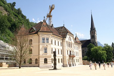 ���{����