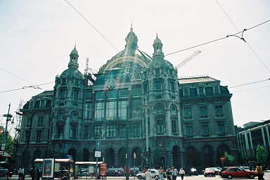 �A���g���[�v�����w