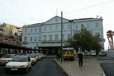 �T���^�E�A�|���[�j���w