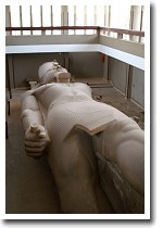 ラムセス2世の像