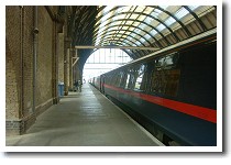 �L���O�X�E�N���X�w